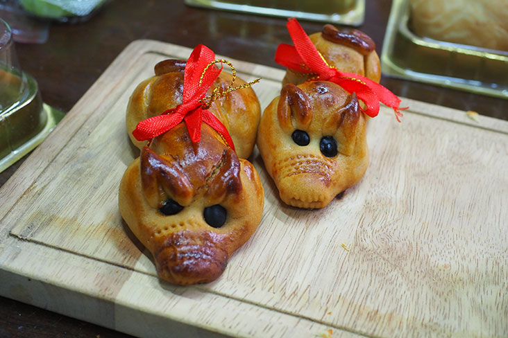 市面上已经很难见到这么传统古早味的小猪公仔饼了。-Mohd Yusof Mat Isa摄-