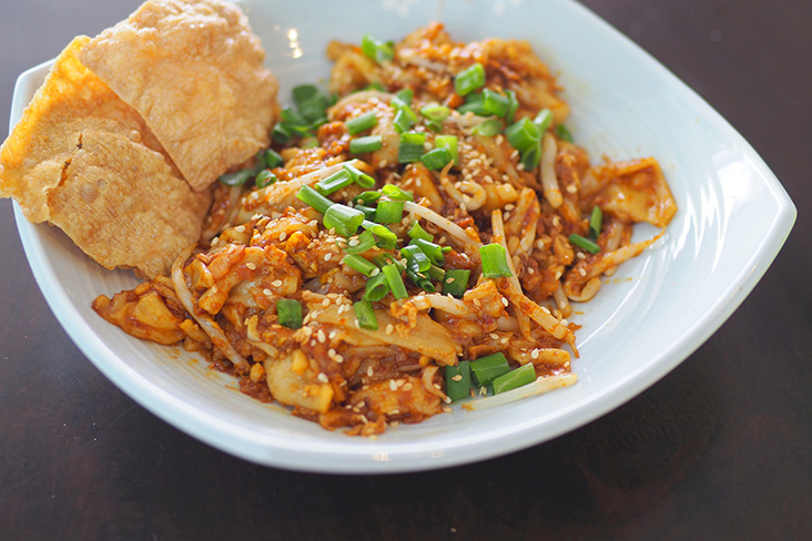 炒猪肠粉你吃过了没？-Lee Khang Yi摄-