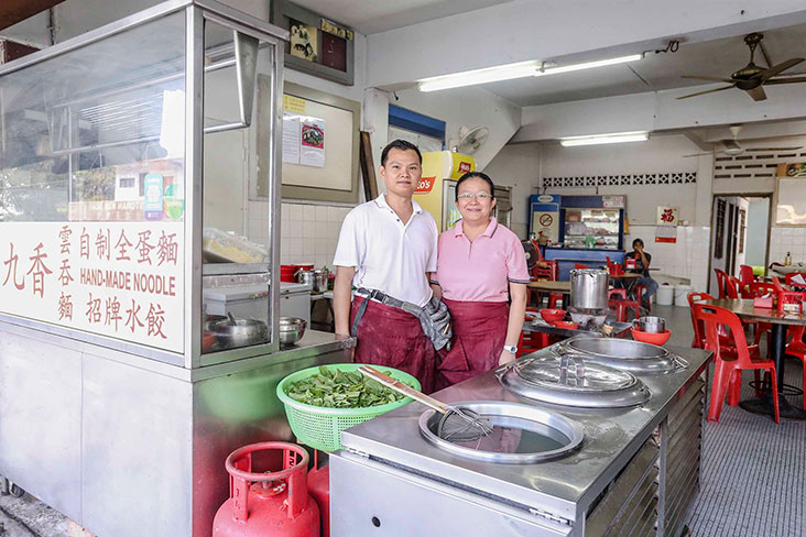 老板Goh Wee Peng和他的妻子Tan Chu San。-Firdaus Latif摄-