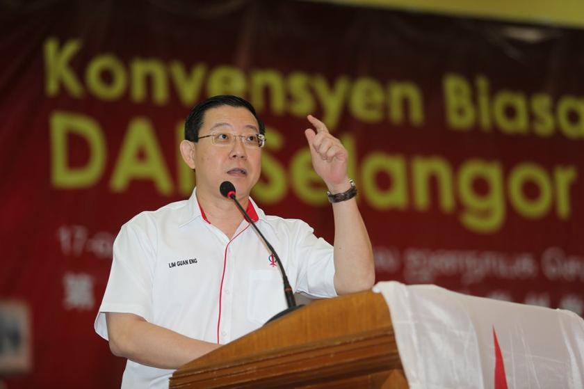 Lim Guan Eng at the Selangor DAP 17th state ordinary convention in Shah Alam, December 15, 2013. u00e2u20acu201d Picture by Choo Choy May