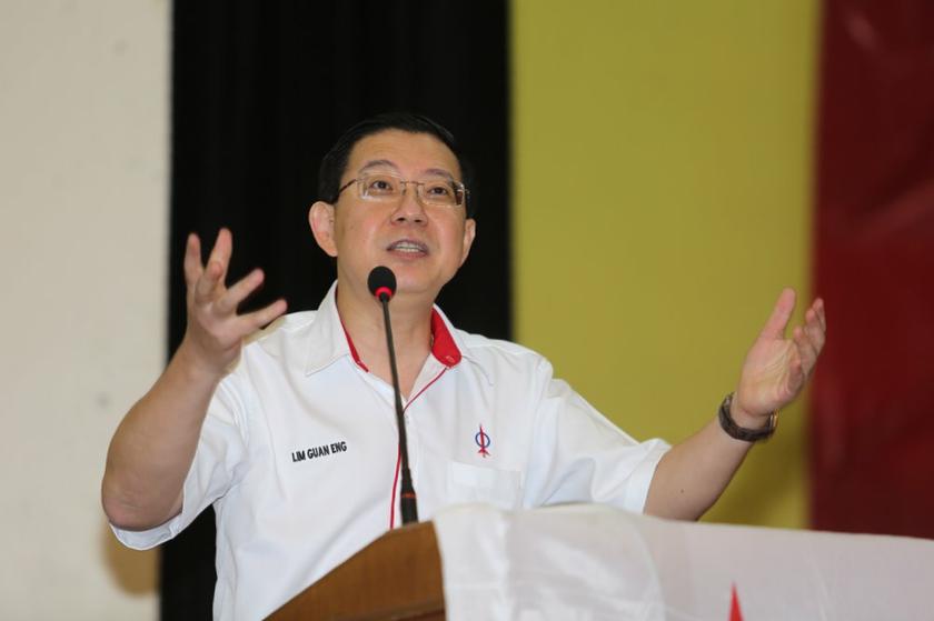 Lim Guan Eng at the Selangor DAP 17th state ordinary convention in Shah Alam, December 15, 2013. u00e2u20acu201d Picture by Choo Choy May