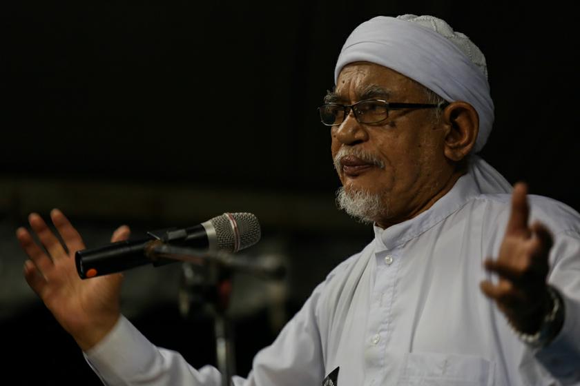 Hadi Awang attended Pas ceramah at Kampung Nail, Kuala Besut.  u00e2u20acu201c Picture by Saw Siow Feng  