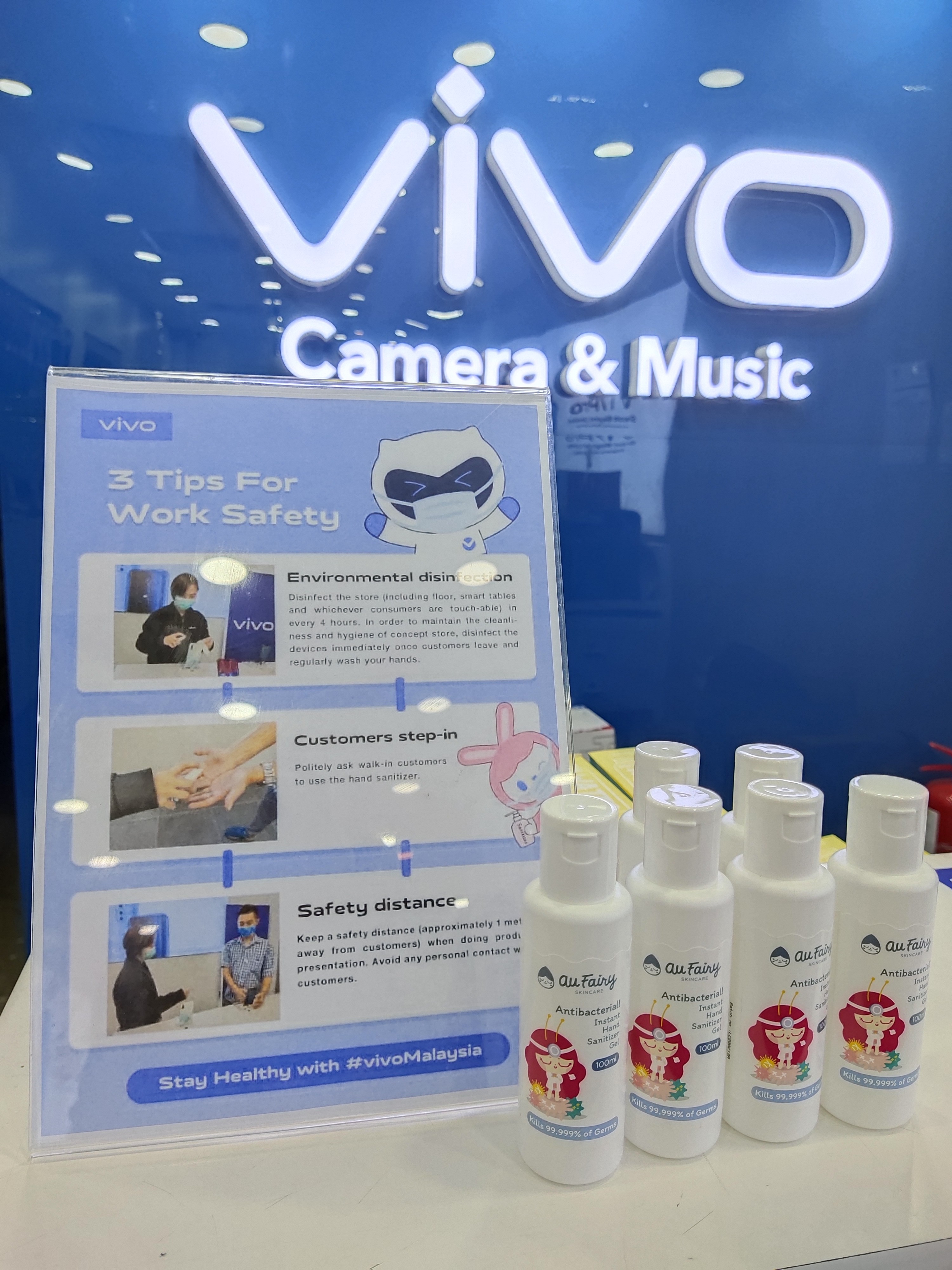 公众可在指定时间前往指定地点免费兑换一瓶洗手液。-Vivo Malaysia提供-