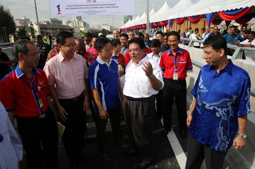 Datuk Seri Tengku Adnan Tengku Mansor launches the Segambut-Mt Kiara bridge at Jalan Segambut, Kuala Lumpur, November 28, 2013. u00e2u20acu201d Picture by Choo Choy May