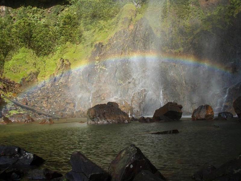 如果时间允许，我希望能与你到彩虹瀑布戏水。-图取自malaysia-adventuretours-