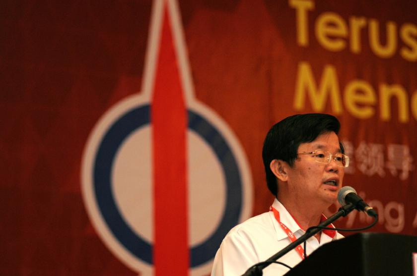 DAP Penang chairman Chow Kon Yeow addressing delegates during the Penang DAP Convention 2013 in George Town December 1, 2013. u00e2u20acu201d Picture by K.E. Ooi