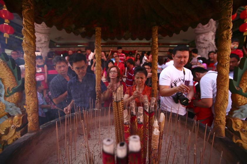 People pray inside a temple during Lunar New Year celebrations in Kuala Lumpur January 31, 2014. u00e2u20acu201d Reuters pic