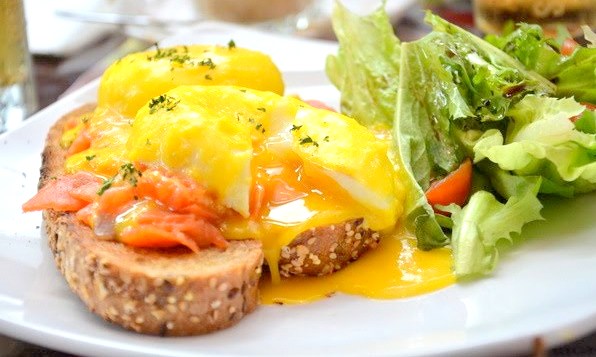 这家的Hollandaise Sauce配上蛋蛋，超美味！-图取自：Food.malaysiamostwanted-