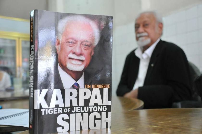 Bukit Gelugor MP Karpal Singh with the sole copy of his biography in Penang on August10, 2013. u00e2u20acu201d Picture by K.E. Ooi