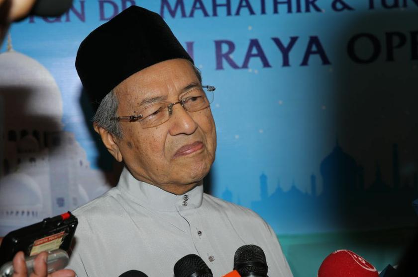 Dr Mahathir Mohamad speaks to media at Raya open house August 18, 2013. Choo Choy May