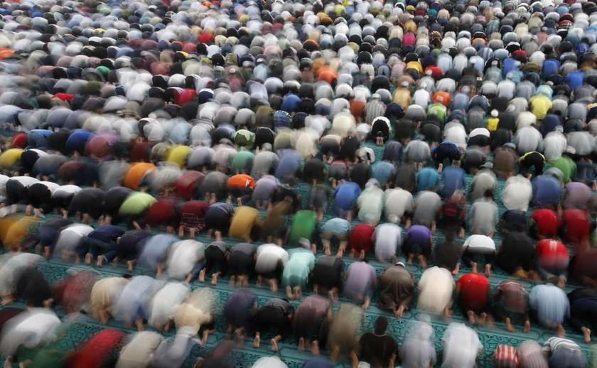 Muslims perform Friday prayers at a mosque in Sepang on August 2, 2013. u00e2u20acu201d Reuters pic