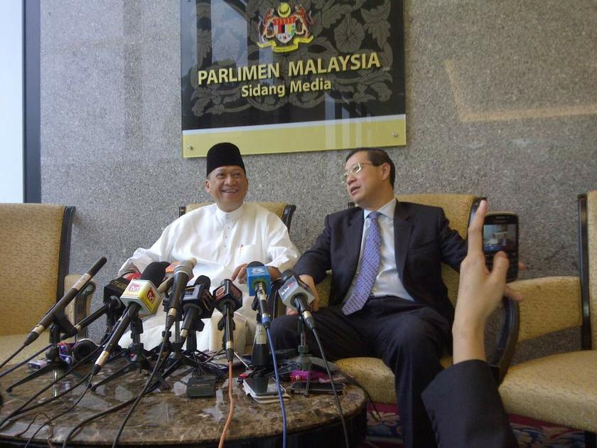 Tourism and Culture Minister Datuk Seri Mohamed Nazri Aziz at a joint press conference with Penang Chief Minister Lim Guan Eng (right) in Parliament in Kuala Lumpur on July 15, 2013. u00e2u20acu201d Picture by Boo Su-Lyn