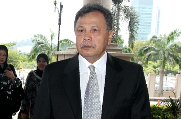 Datuk Seri Dr Mohamad Salleh Ismail. 