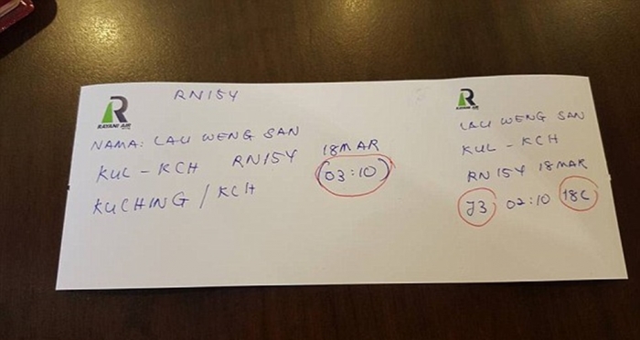 Rayani Air以手写方式处理登记证，让人哗然。-图取自刘永山脸书-