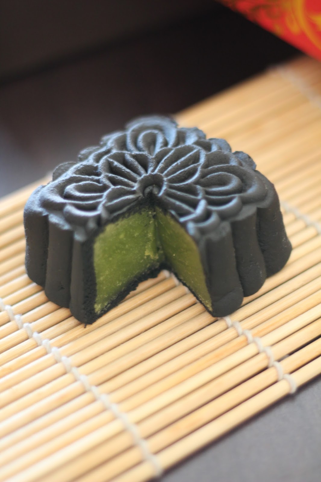 请你诚实的告诉我，这是月饼不是炭。-图取自：gweekitchen-